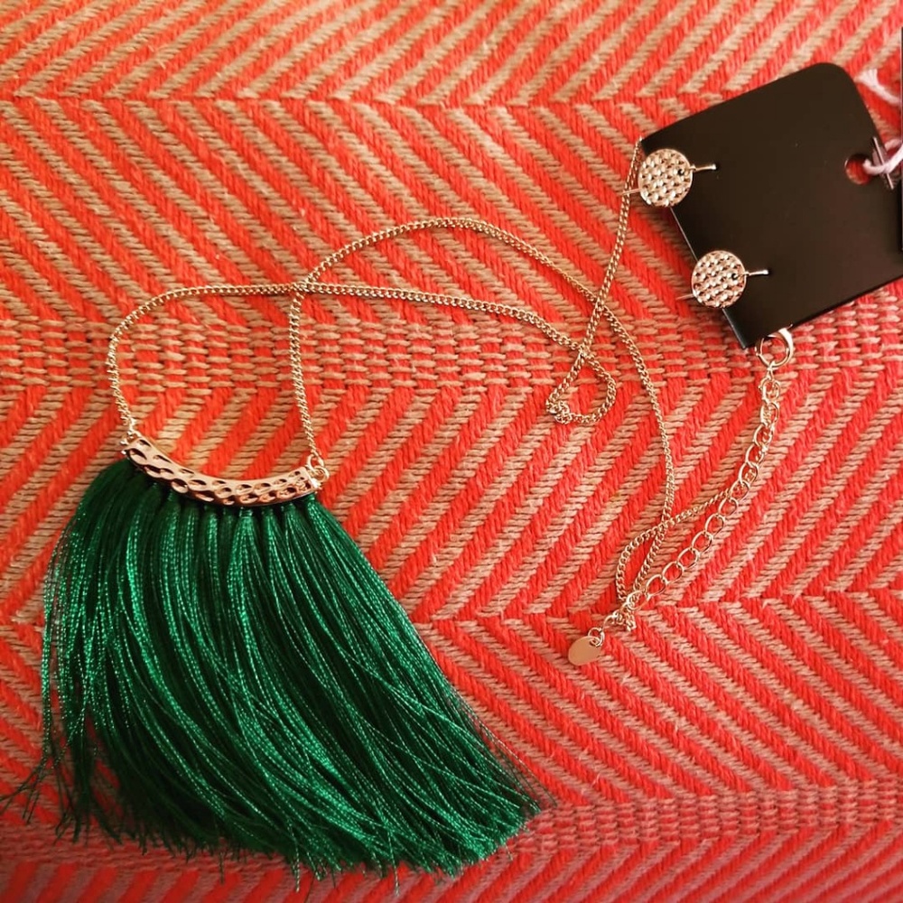 GOLD EMERALD GREEN ROYAL FRINGE NECKLACE SET